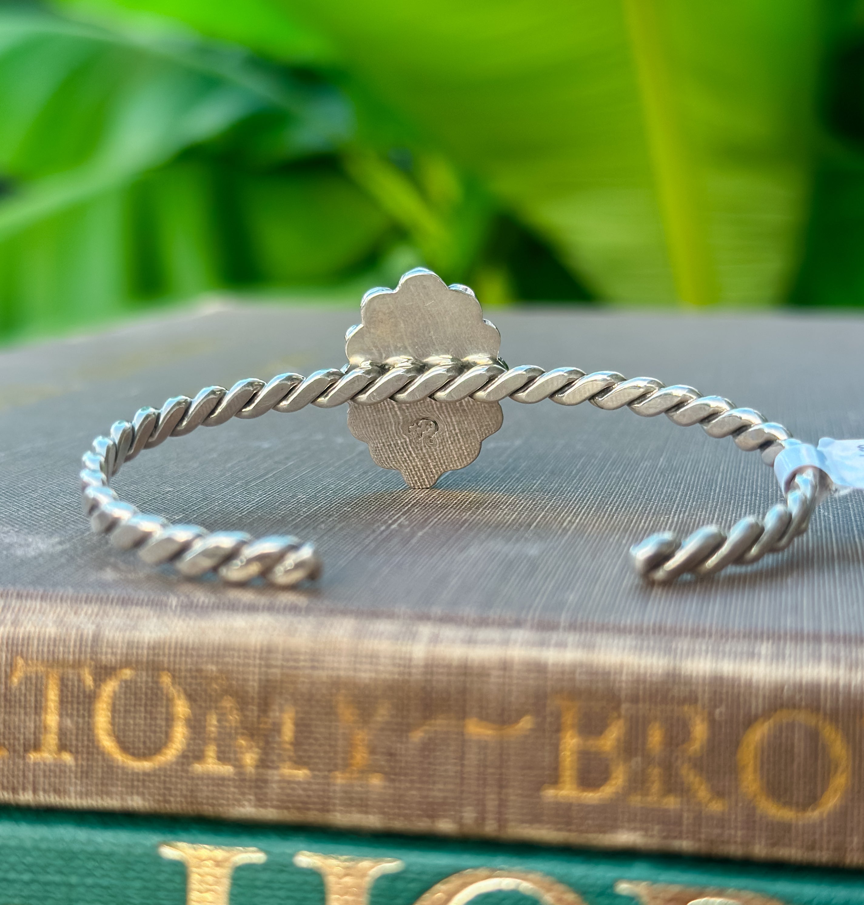 Navajo Handmade Kingman Oval Cuff