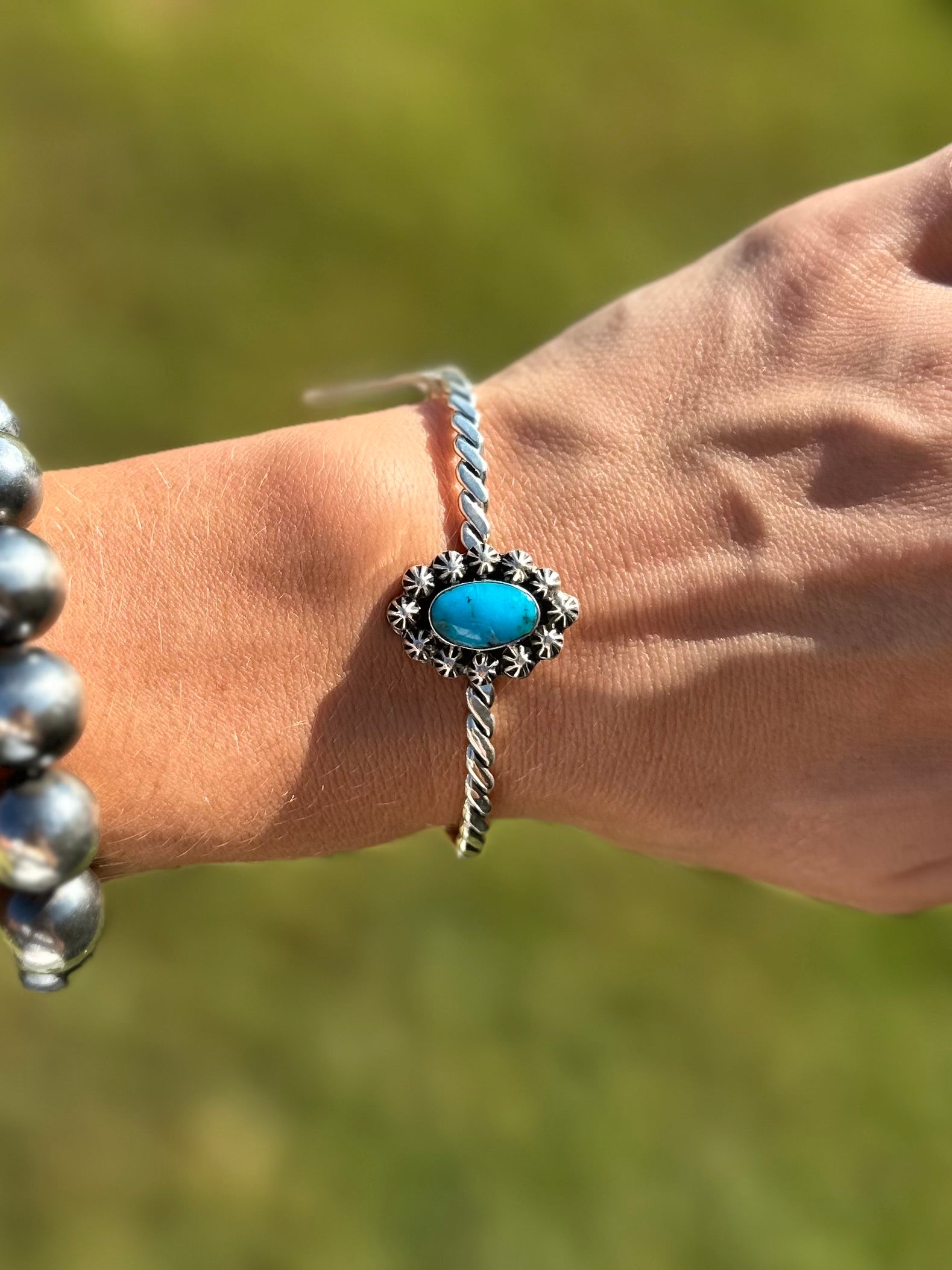 Navajo Handmade Kingman Oval Cuff