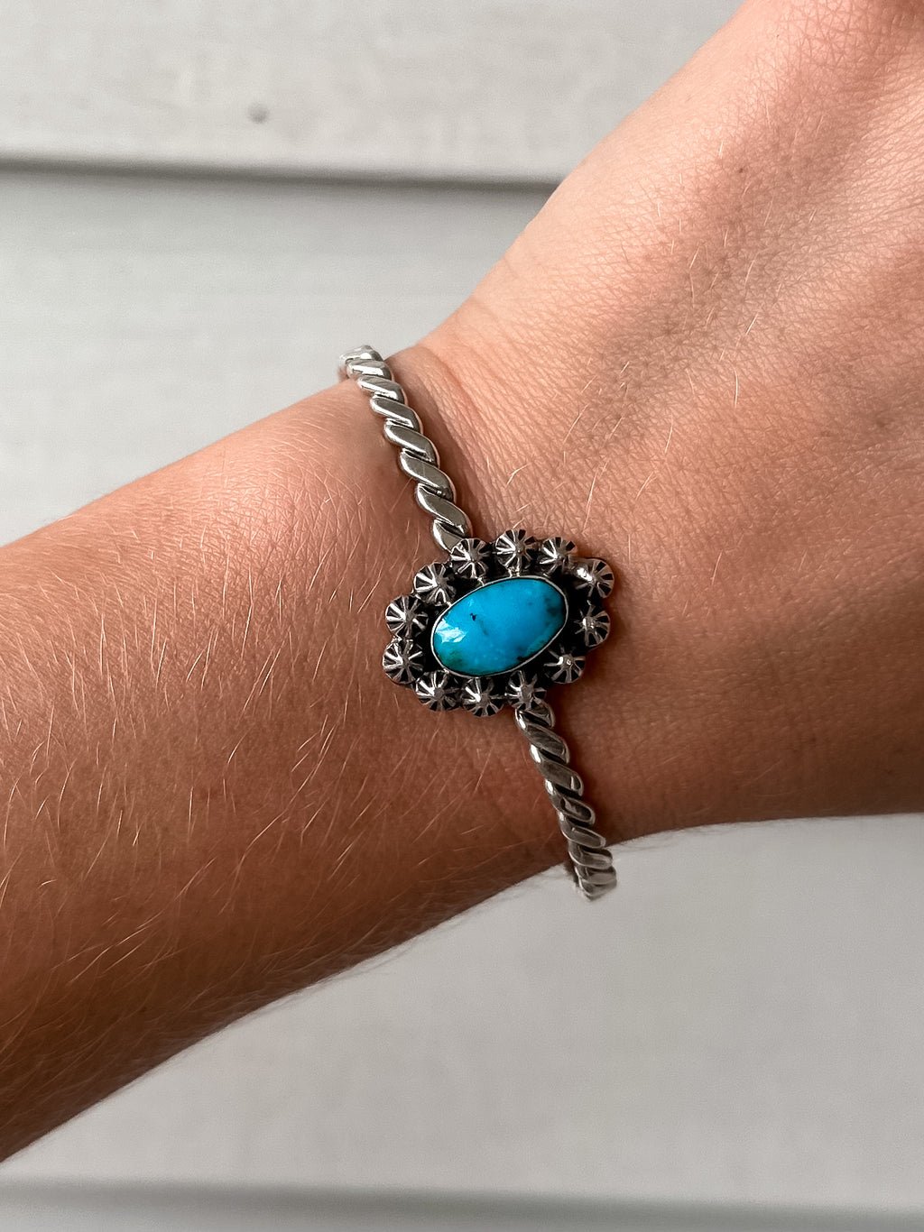 Navajo Handmade Kingman Oval Cuff