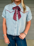 Light Wash Denim Short Sleeve Pearl Snap Top With Maroon Western Detailing
