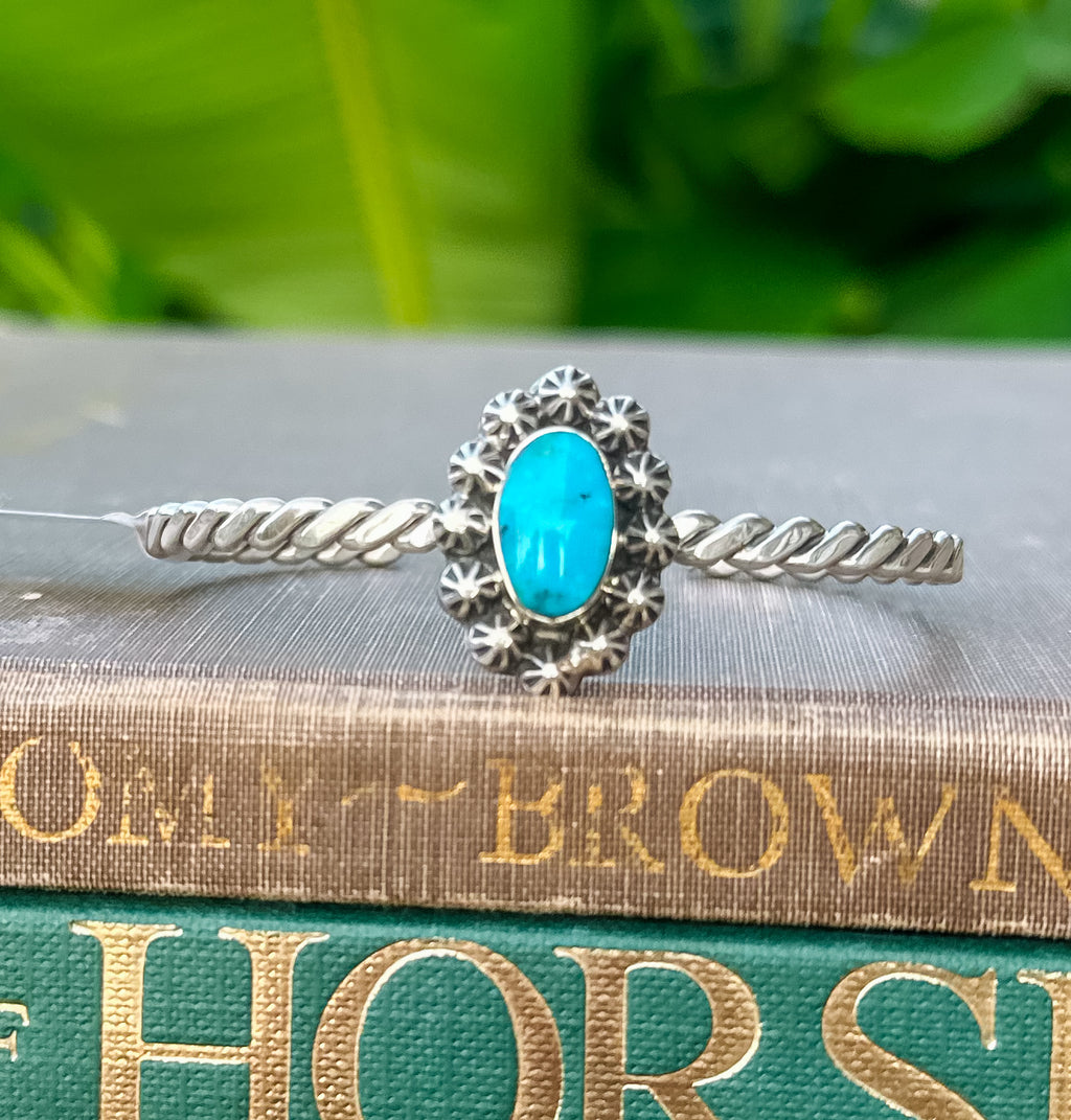 Navajo Handmade Kingman Oval Cuff