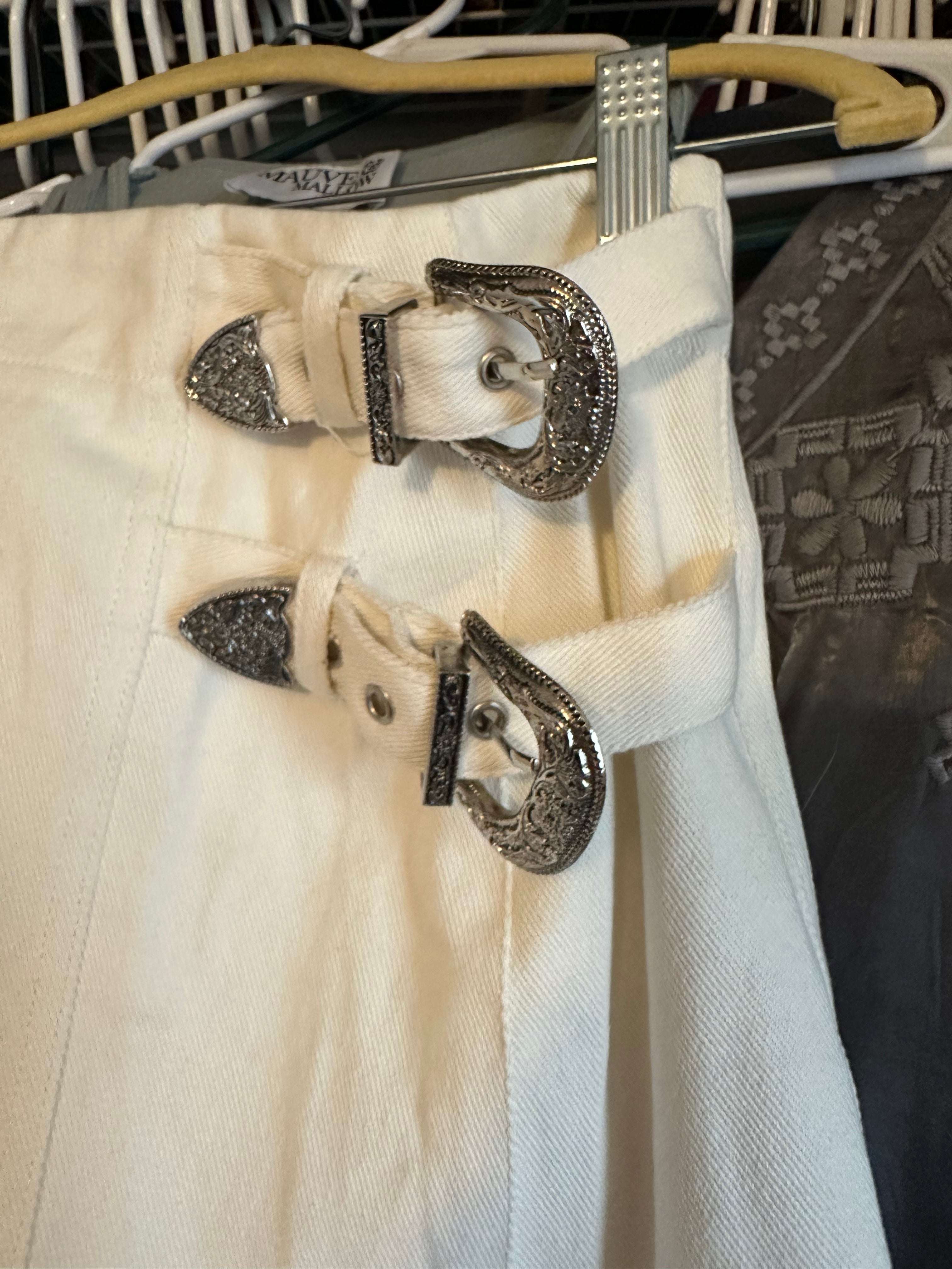 White denim buckle skirt